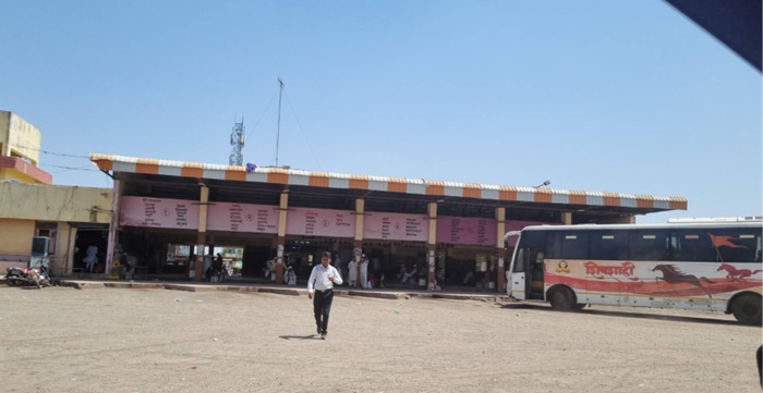 gangapur bus stand platform